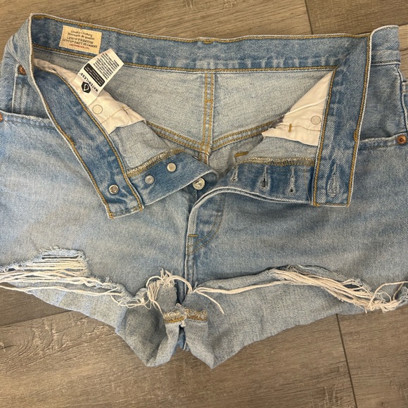 Levi short shorts - Picture 2 of 4